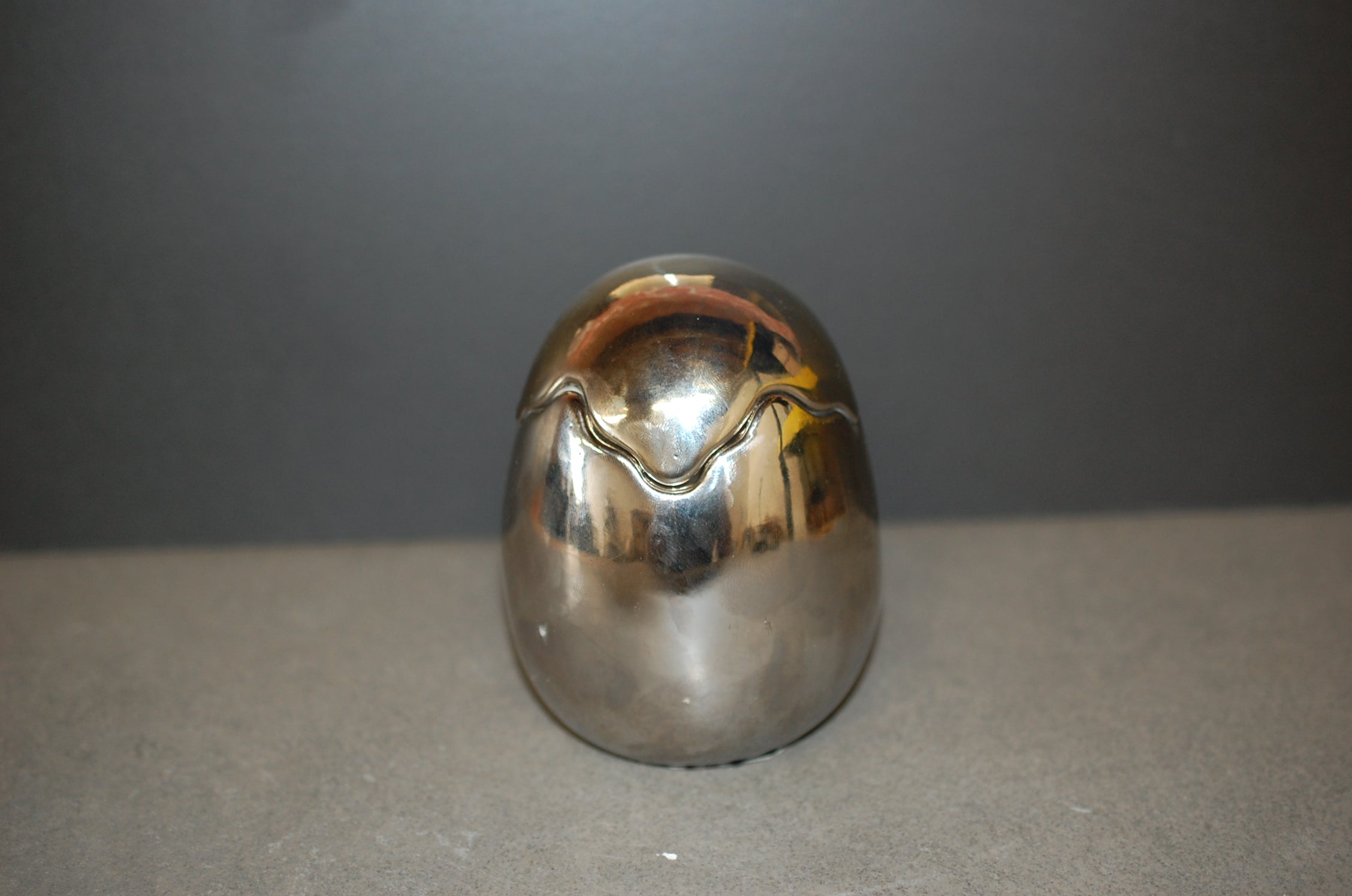 Cracked Egg Candle Cup, Reflective Silver Finish